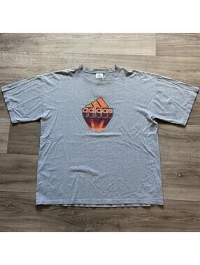 Vintage y2k Adidas Grey Graphic t shirt size XL 90’s
